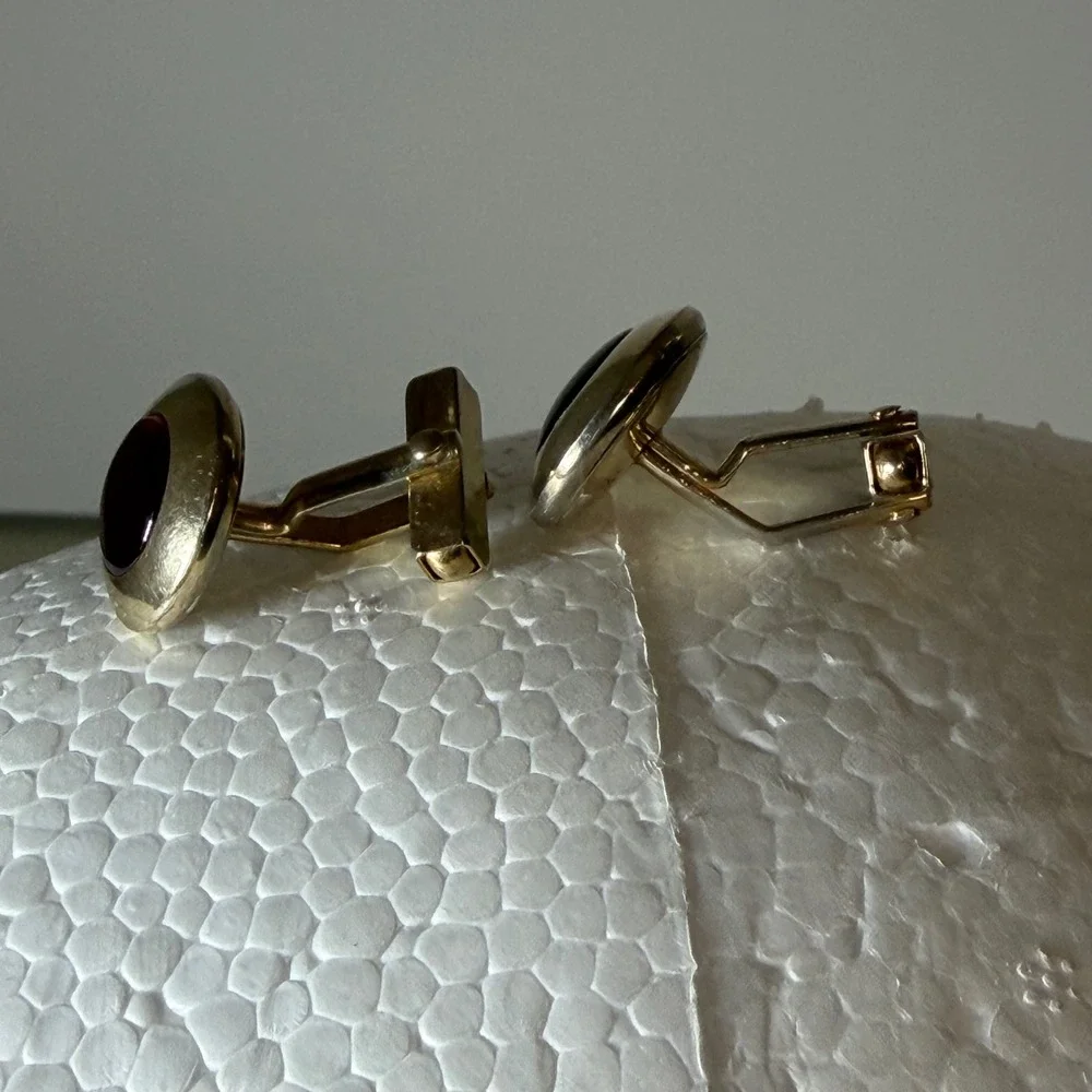 Vintage Swank Mens Gold Tone Red Cabochon Round Toggle Back Cufflinks